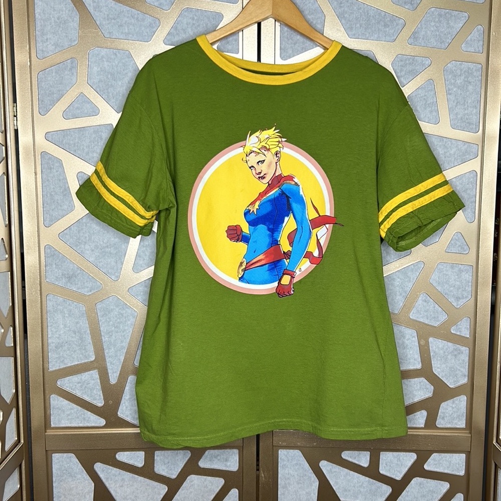 Loot Crate Mens Captain Marvel‎ T-Shirt